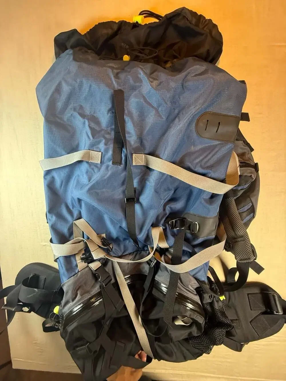 Galyan’s Mountain Guide 90 (90 L). Galyan’s